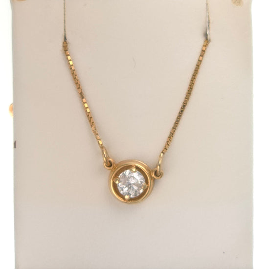 18k gold diamond pendant with a 0.38 ct round diamond in H-I1 clarity, featuring intricate design, by Chique Jewelry.