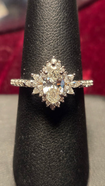Engagement Ring - 14k White Gold - 0.9 ct  Marquise Diamond - VS2 H - 3.7g