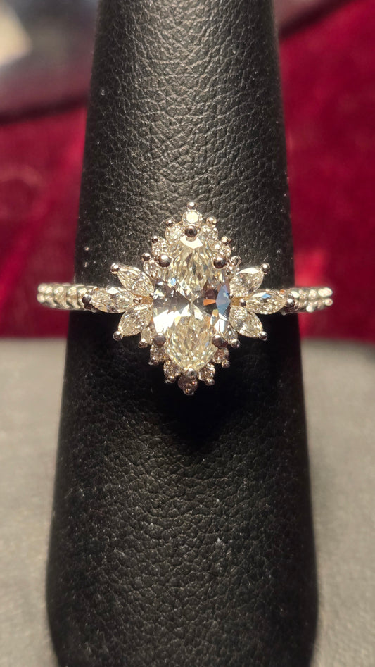 Engagement Ring - 14k White Gold - 0.9 ct  Marquise Diamond - VS2 H - 3.7g