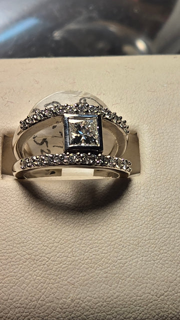 Engagement Ring - 14k White Gold - 0.77 ct  Princess Diamond - VS2 H - 7.3g