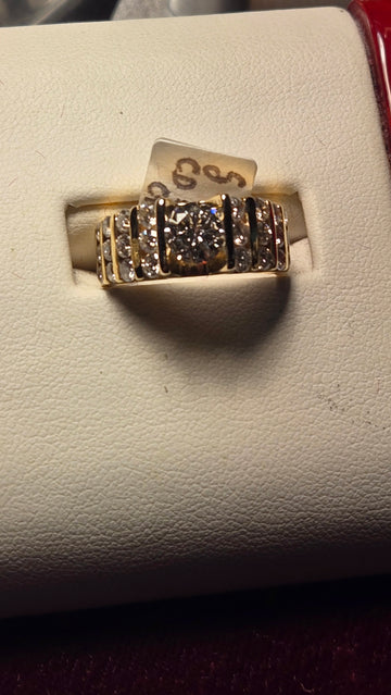 Engagement Ring - 14k Gold - 0.85 ct  Round Diamond - VS1 G - 8.5g