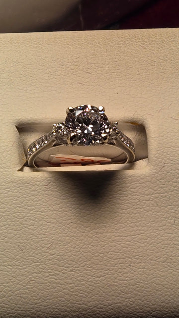 Engagement Ring - 18k White Gold - 1.91 ct  Lab-Created Round Diamond - VS1 D - 4g