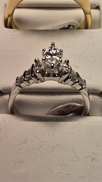 Engagement Ring - 900 Platinum - 0.46 ct  Marquise Diamond - VS2 H - 5.1g
