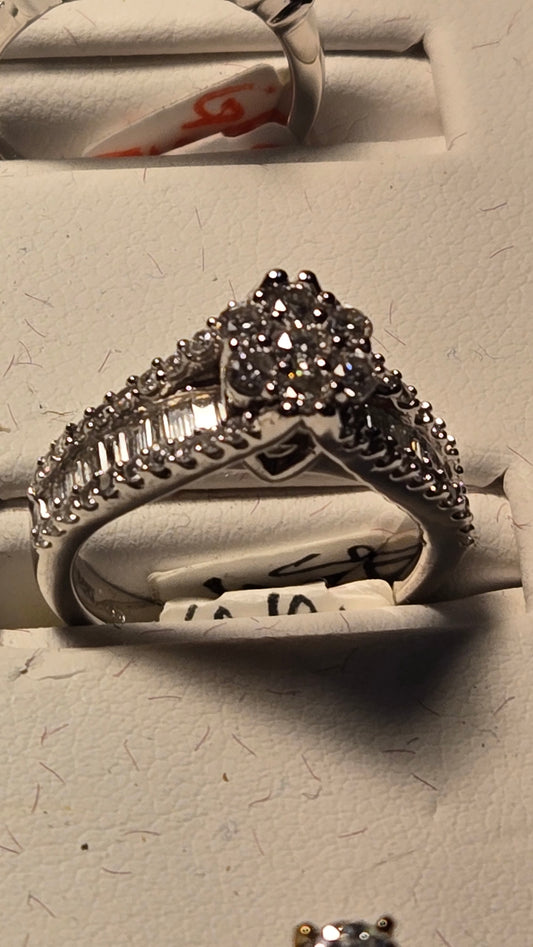 Engagement Ring - 14k White Gold - 1 ct  Round Diamond - VS1 H - 5.4g