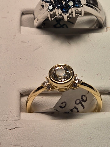 Engagement Ring - 14k Gold - 0.68 ct  Round Diamond - VS2 H - 2.4g