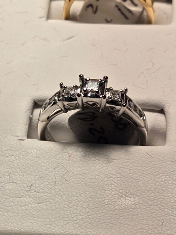Engagement Ring - 14k White Gold - 0.2 ct  Princess Diamond - SI1 H - 2.8g