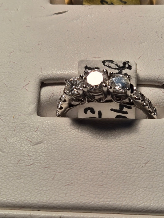 Engagement Ring - 14k White Gold - 1 ct  Round Diamond - I1 H - 2.7g