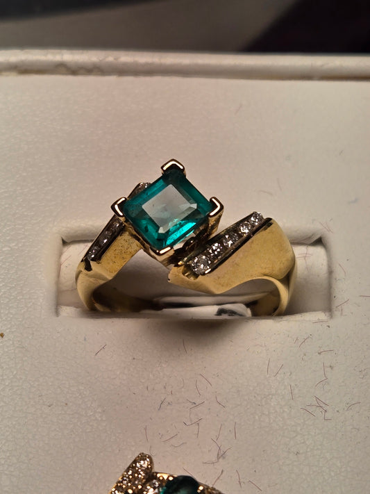 Ring - 14K Gold - 1.5 ct Columbian Emerald - 5.8 g