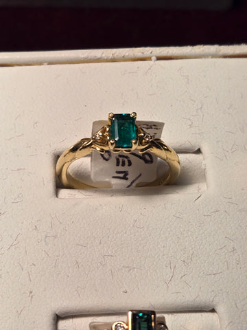 Ring - 14K Gold - 0.6 ct Columbian Emerald - 3 g