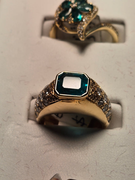 Ring - 14K Gold - 1.7 ct Columbian Emerald - 6.4 g