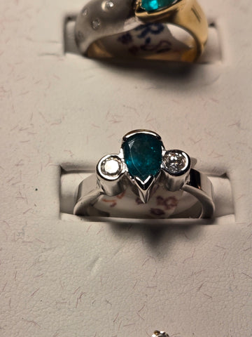Ring - 14K White Gold - 0.75 ct Columbian Emerald - 5.6 g