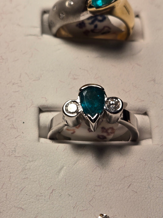 Ring - 14K White Gold - 0.75 ct Columbian Emerald - 5.6 g