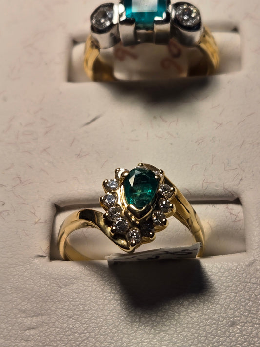 Ring - 14K Gold - 0.65 ct Zambian Emerald - 3.2 g