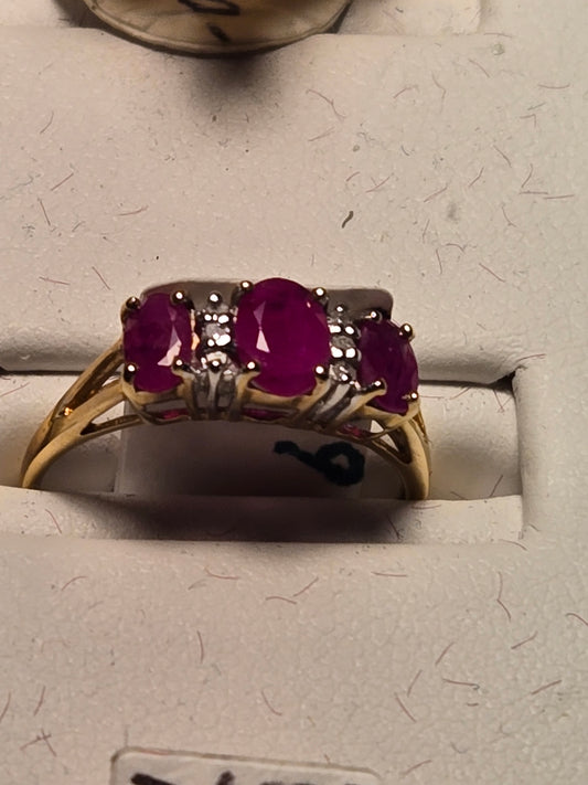 Ring - 10K Gold - 1.4 ct Ruby - 1.7 g