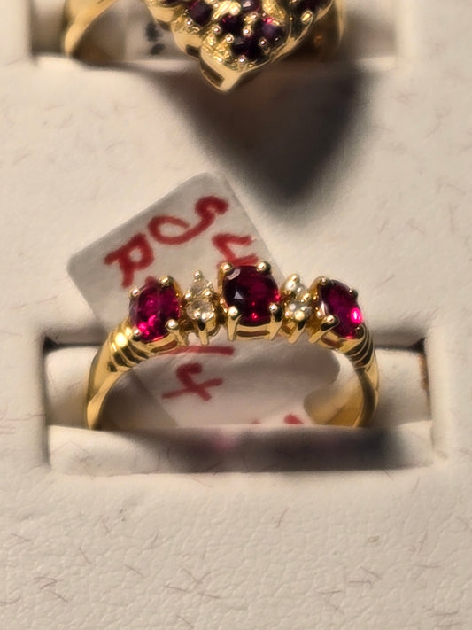 Ring - 20K Gold - 0.75 ct Ruby - 2.6 g