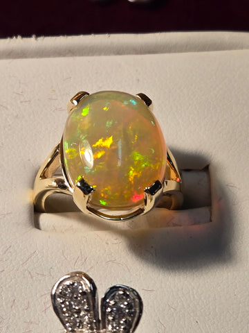 Ring - 14K Gold - 7 ct Ethiopian Opal - 5.7 g