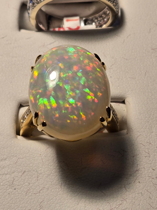 Ring - 18K Gold - 16 ct Ethiopian Opal - 8.6 g