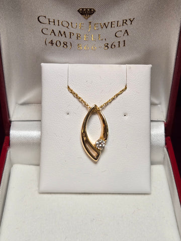 14K Gold Free Form Pendant 0.15ct Round-Cut Diamond 2.4g