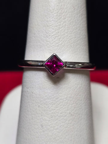 14K White Gold Stackable Ring 0.18ct Square-Cut Ruby 2.3g