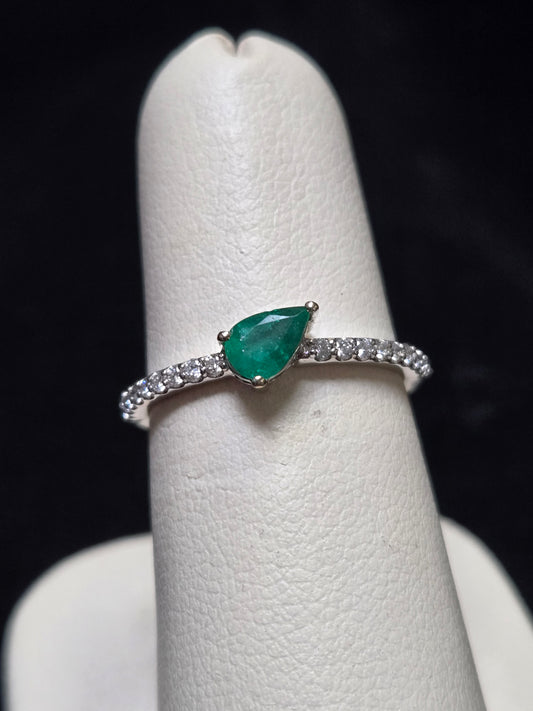 14K White Gold Stackable Ring 0.35ct Pear-Cut Emerald 1.8g