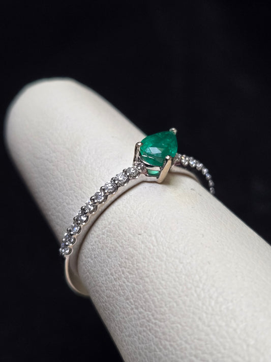 14K White Gold Stackable Ring 0.35ct Pear-Cut Emerald 1.8g