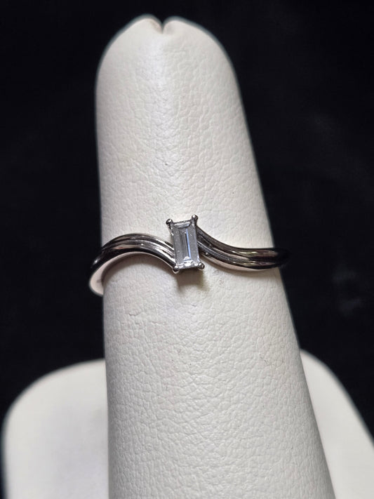 14K White Gold Stackable Ring 0.15ct Baguette-Cut Diamond 2g