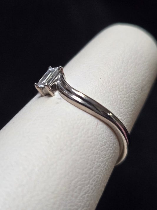 14K White Gold Stackable Ring 0.15ct Baguette-Cut Diamond 2g