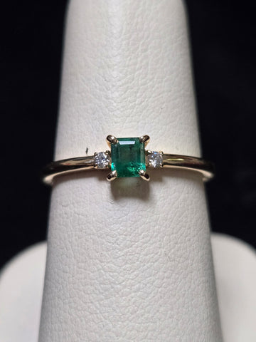 14K Gold Stackable Ring 0.28ct Emerald-Cut Emerald 2g