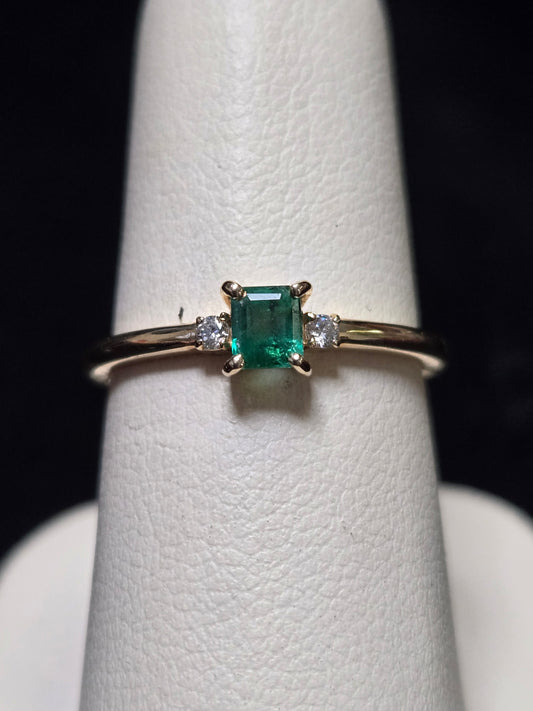 14K Gold Stackable Ring 0.28ct Emerald-Cut Emerald 2g