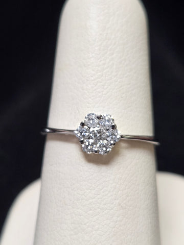 18K White Gold Stackable Ring 0.3ct Round-Cut Diamond 1.5g