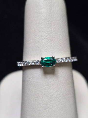 14K White Gold Stackable Ring 0.22ct Oval-Cut Emerald 2g