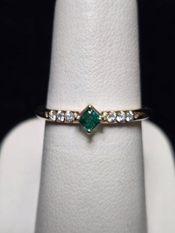 14K Gold Stackable Ring 0.13ct Square-Cut Emerald 2.6g