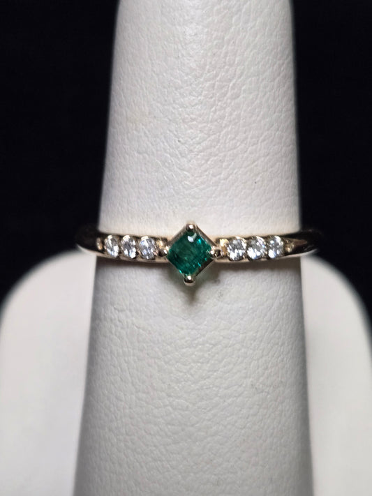 14K Gold Stackable Ring 0.13ct Square Emerald 2.6g