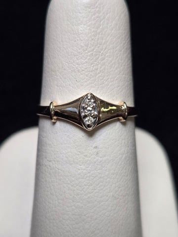 14K Gold Stackable Ring 0.03ct Round-Cut Diamond 1.3g