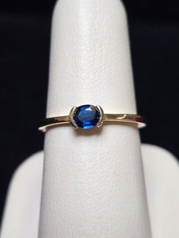 14K Gold Stackable Ring 0.4ct Oval-Cut Sapphire 2.3g