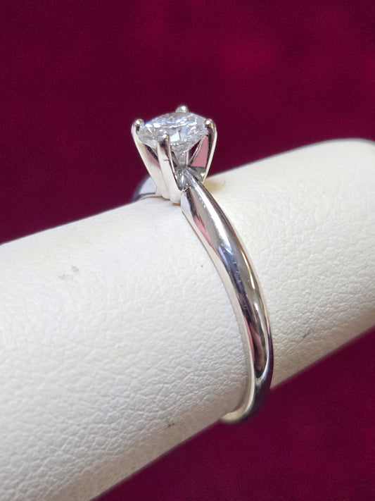 14k White Gold Engagement Ring 0.48ct Round-Cut Diamond 2g