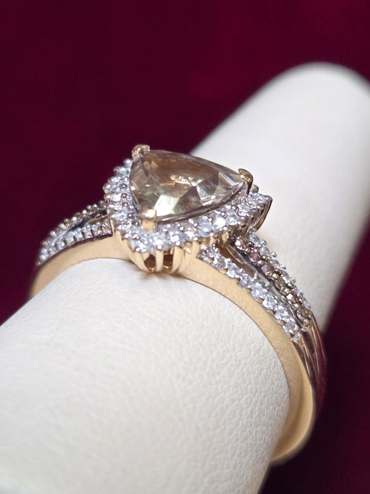 14K Gold Ring Trillion Gemstone 4.8g