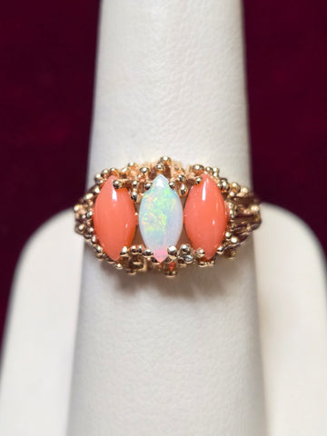 14K Gold Fancy Ring Oval-Cut Opal 3.8g
