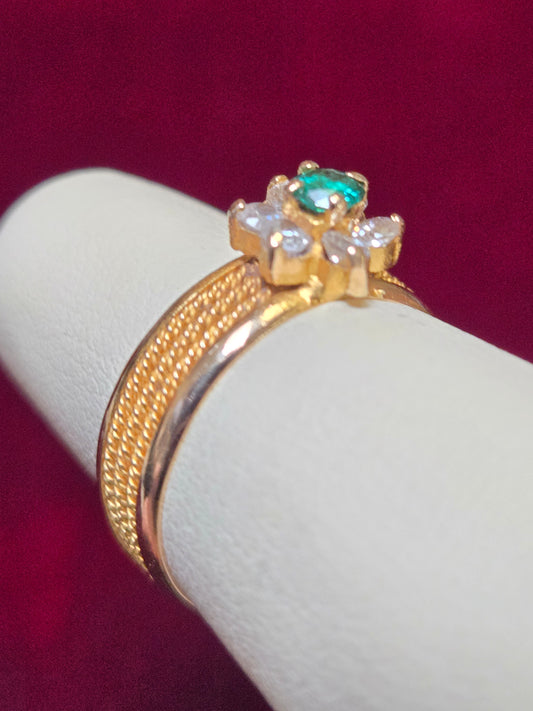 18K Gold Ring Round Green Cubic Zirconia 3.1g