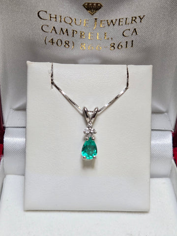 14K White Gold Pendant 0.5ct Oval-Cut Emerald 0.8g