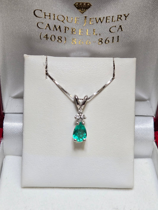 14K White Gold Pendant 0.5ct Oval Emerald 0.8g