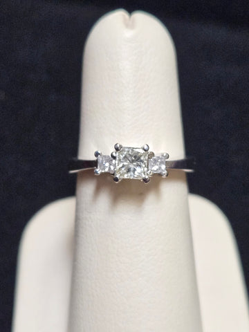14K White Gold Engagement Ring 0.45ct Princess-Cut Diamond 3.7g