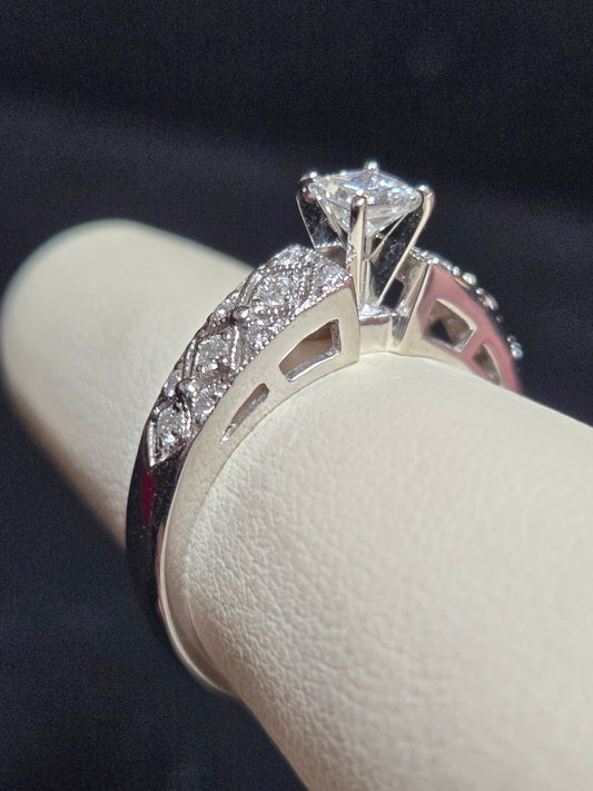 14K White Gold Engagement Ring 0.25ct Princess-Cut Diamond 3.8g