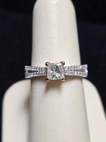 14K White Gold Engagement Ring 0.61ct Princess-Cut Diamond 4.8g