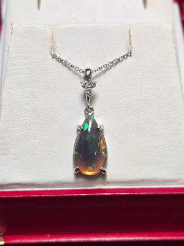 14K White Gold Pendant 2.08ct Pear-Cut Opal 1.8g