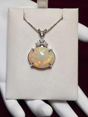 14K White Gold Pendant 10.5ct Oval-Cut Opal 5.1g