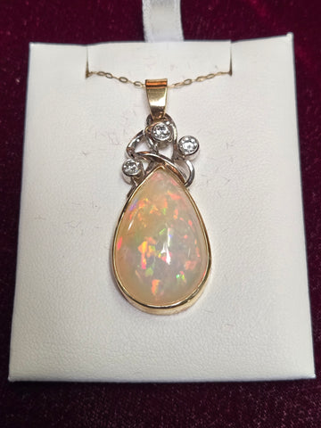 14K Multi-Tone Gold Pendant 17.3ct Pear-Cut Opal 8.5g