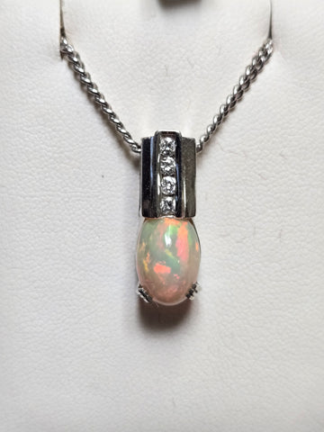 14K White Gold Pendant Oval-Cut Opal 4.8g