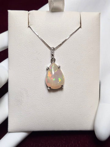 14K White Gold Pendant 3ct Pear-Cut Opal 1.8g