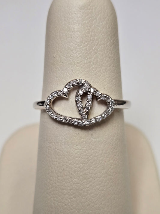 14K White Gold Double Heart Ring 0.15ct Round Diamonds 2.6g